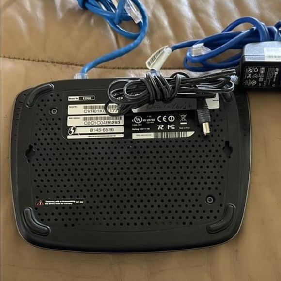 Cisco Linksys WiFi E2000 Router. Excellent Condition.  Works great - Picture 2 of 2